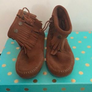 Minnetonka suede ankle moccasins LIKE NEW
